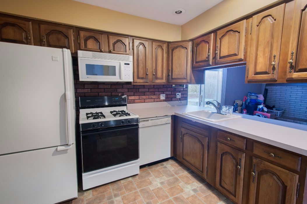 39647 John Dr, Canton Twp, MI 48187